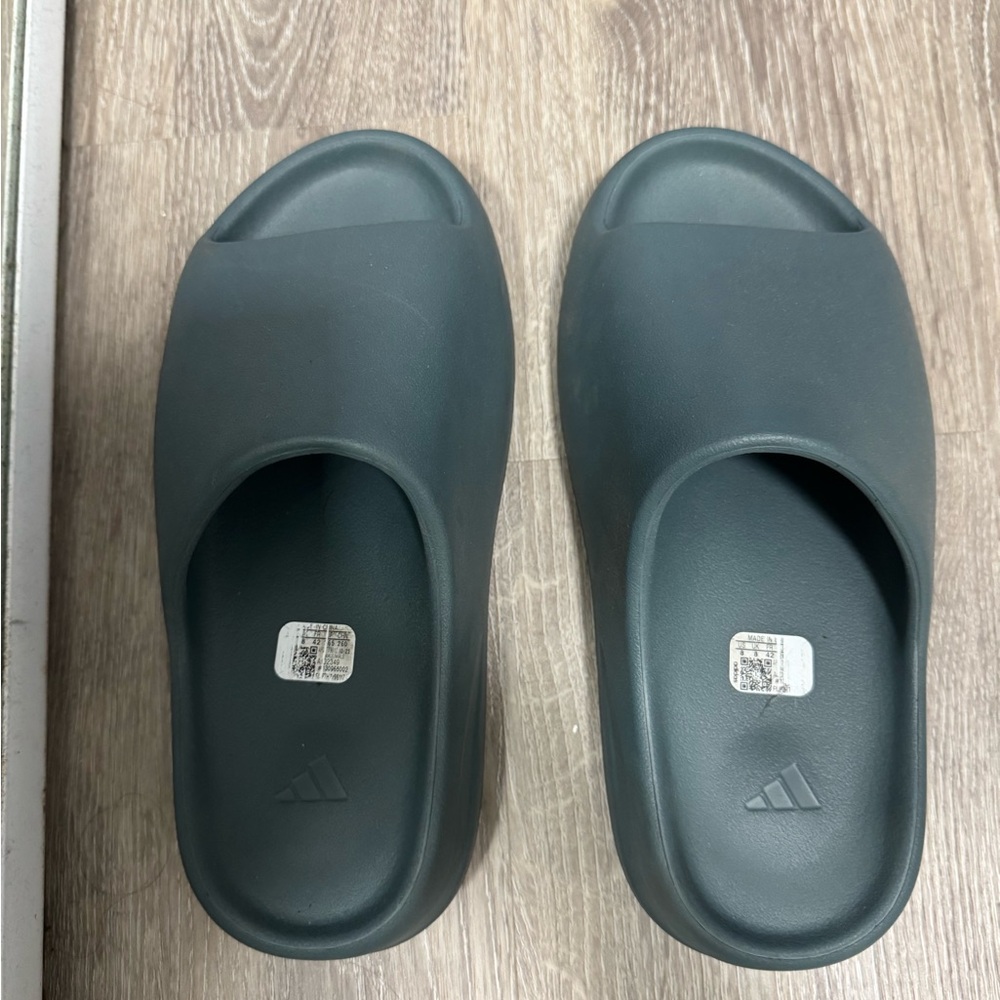 Yeezy Slides